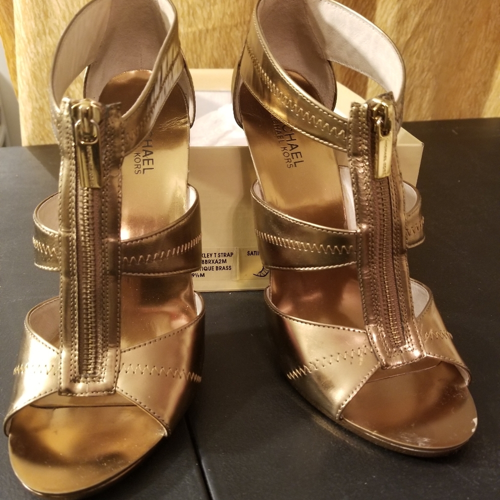 MICHAEL KORS Size 9- Satin Metallic Heel